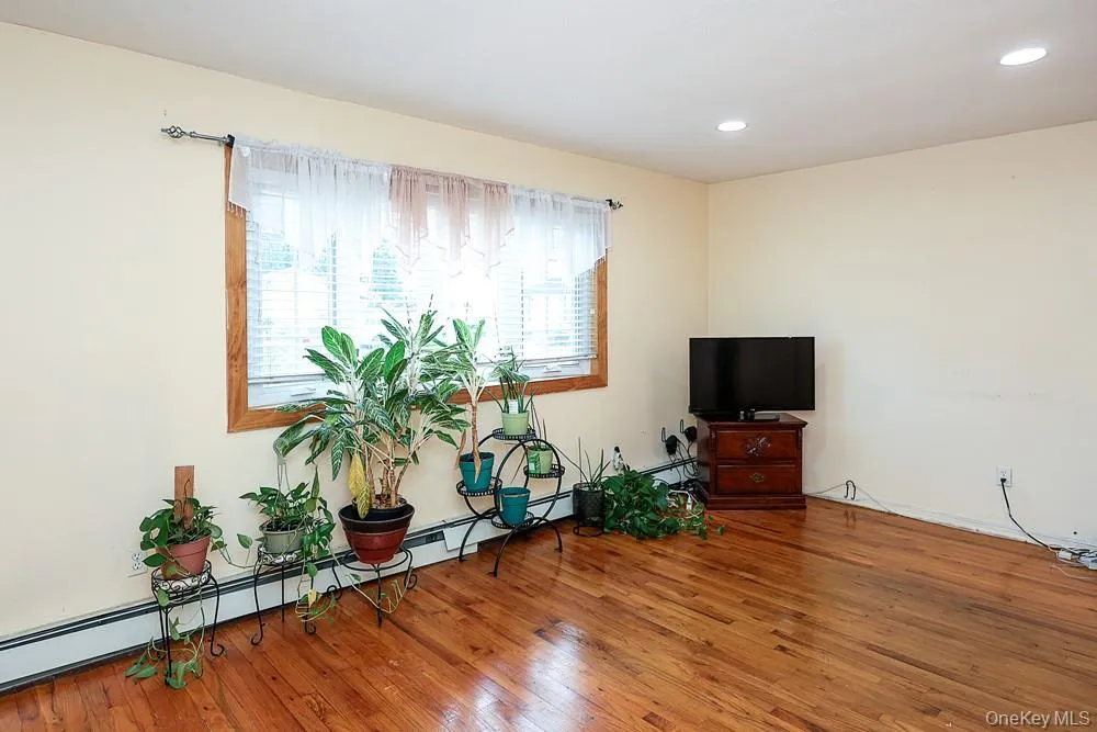 11 Valentine Street, Hempstead, NY, 3 Bedrooms Bedrooms, 6 Rooms Rooms,2 BathroomsBathrooms,Residential,For Rent,Valentine,0,1043920 11 Valentine Street, Hempstead, NY, 3 Bedrooms Bedrooms, 6 Rooms Rooms,2 BathroomsBathrooms,Residential,For Rent,Valentine,0,1043920