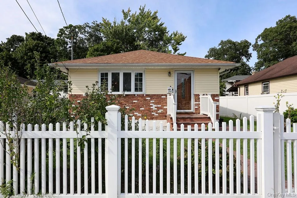 11 Valentine Street, Hempstead, NY, 3 Bedrooms Bedrooms, 6 Rooms Rooms,2 BathroomsBathrooms,Residential,For Rent,Valentine,0,1043920 11 Valentine Street, Hempstead, NY, 3 Bedrooms Bedrooms, 6 Rooms Rooms,2 BathroomsBathrooms,Residential,For Rent,Valentine,0,1043920