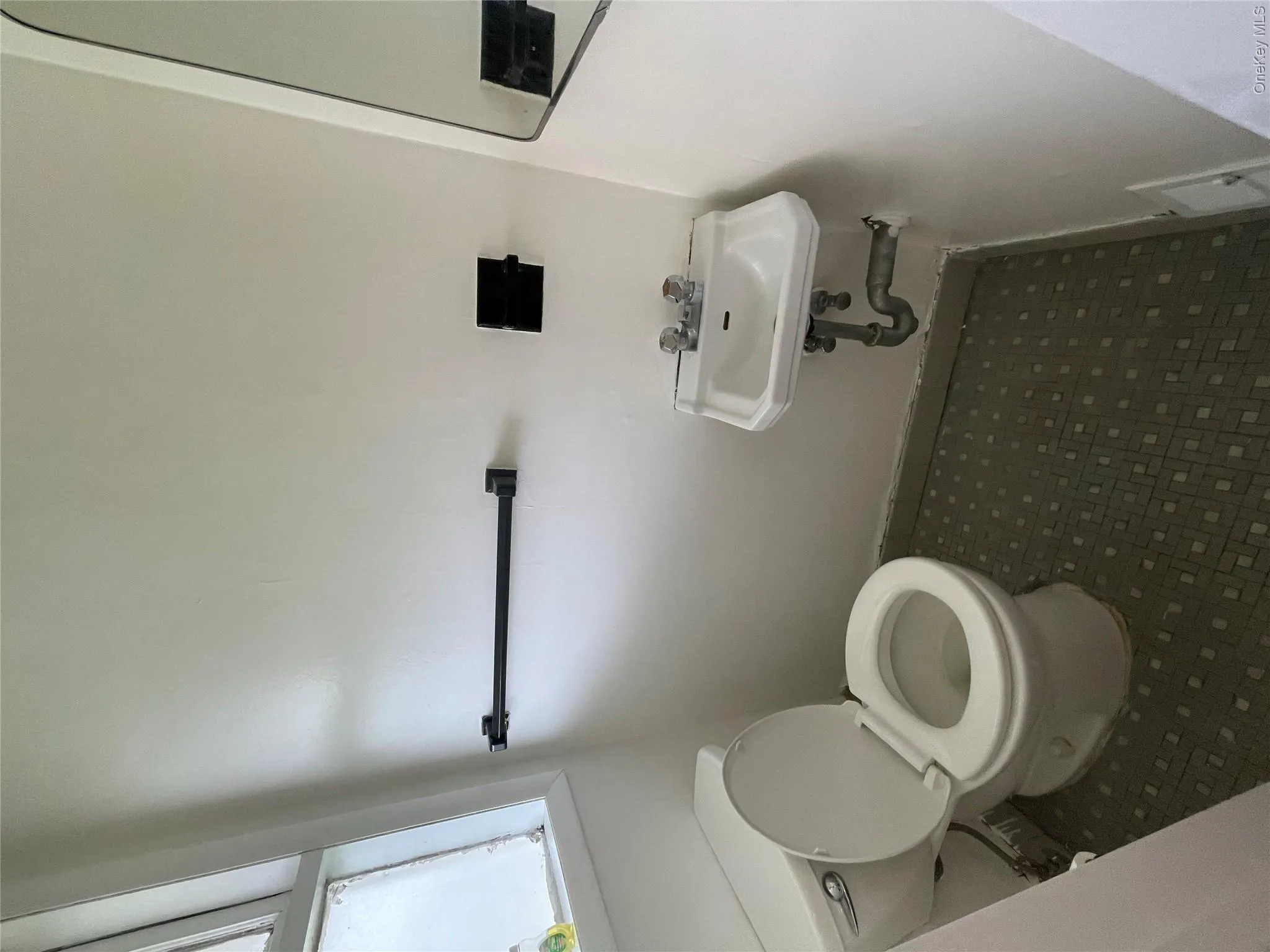 1/2 Bath on Main Floor 1/2 Bath on Main Floor