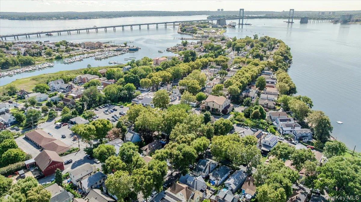 9 Magnolia Place, New York, NY, 2 Bedrooms Bedrooms, 5 Rooms Rooms,1 BathroomBathrooms,Residential,For Rent,Magnolia,0,1043926 9 Magnolia Place, New York, NY, 2 Bedrooms Bedrooms, 5 Rooms Rooms,1 BathroomBathrooms,Residential,For Rent,Magnolia,0,1043926