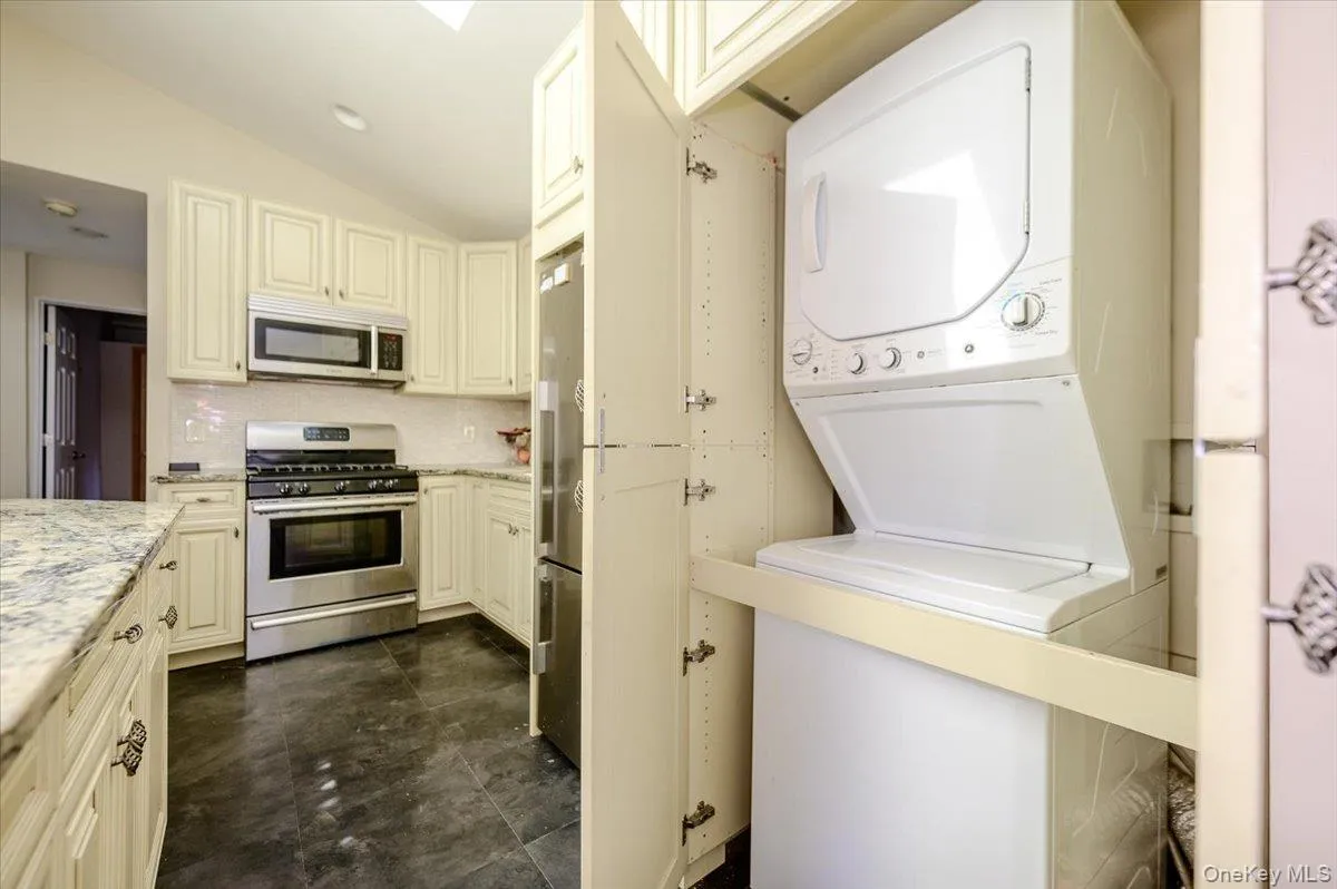 9 Magnolia Place, New York, NY, 2 Bedrooms Bedrooms, 5 Rooms Rooms,1 BathroomBathrooms,Residential,For Rent,Magnolia,0,1043926 9 Magnolia Place, New York, NY, 2 Bedrooms Bedrooms, 5 Rooms Rooms,1 BathroomBathrooms,Residential,For Rent,Magnolia,0,1043926