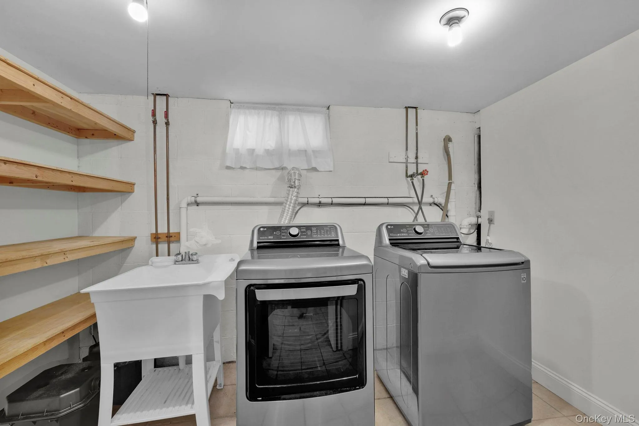 241 Garden Street, New Windsor, NY, 3 Bedrooms Bedrooms, 5 Rooms Rooms,2 BathroomsBathrooms,Residential,For Rent,Garden,0,1043928 241 Garden Street, New Windsor, NY, 3 Bedrooms Bedrooms, 5 Rooms Rooms,2 BathroomsBathrooms,Residential,For Rent,Garden,0,1043928