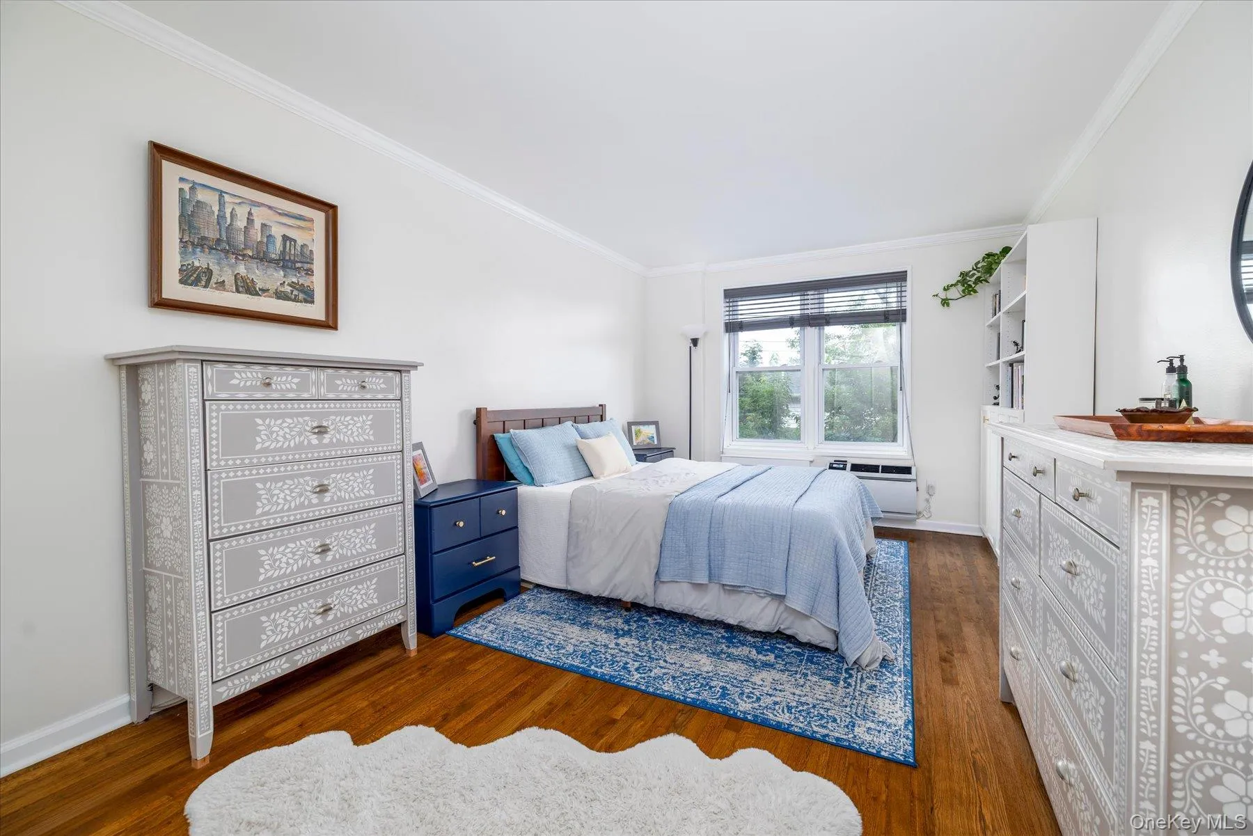 Large bedroom with ample natural light Large bedroom with ample natural light