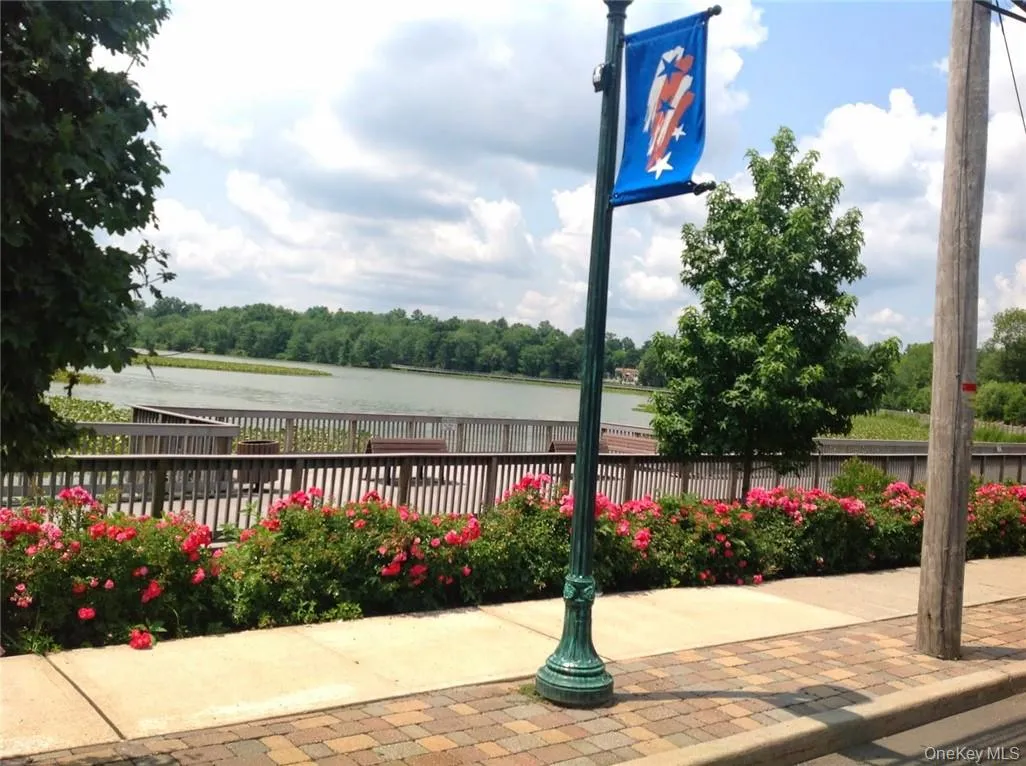 Here's the beautiful walking path around Congers Lake. Here's the beautiful walking path around Congers Lake.