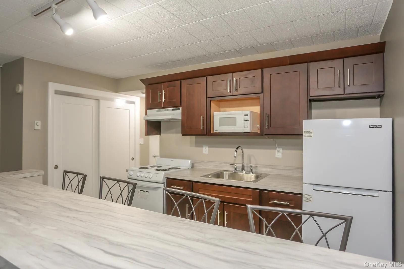 30 Route 9W, Clarkstown, NY, 2 Rooms Rooms,1 BathroomBathrooms,Residential Lease,For Rent,Route 9W,0,1043939 30 Route 9W, Clarkstown, NY, 2 Rooms Rooms,1 BathroomBathrooms,Residential Lease,For Rent,Route 9W,0,1043939