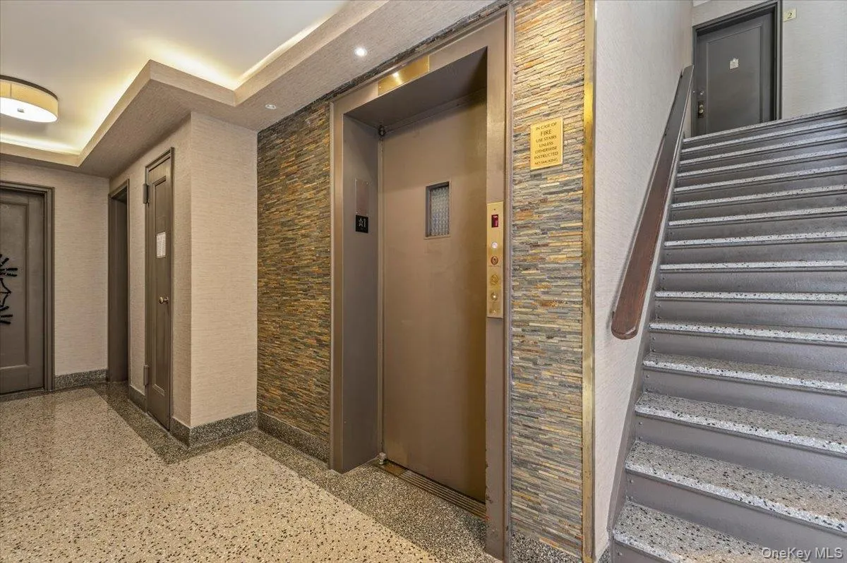 Elevator Elevator