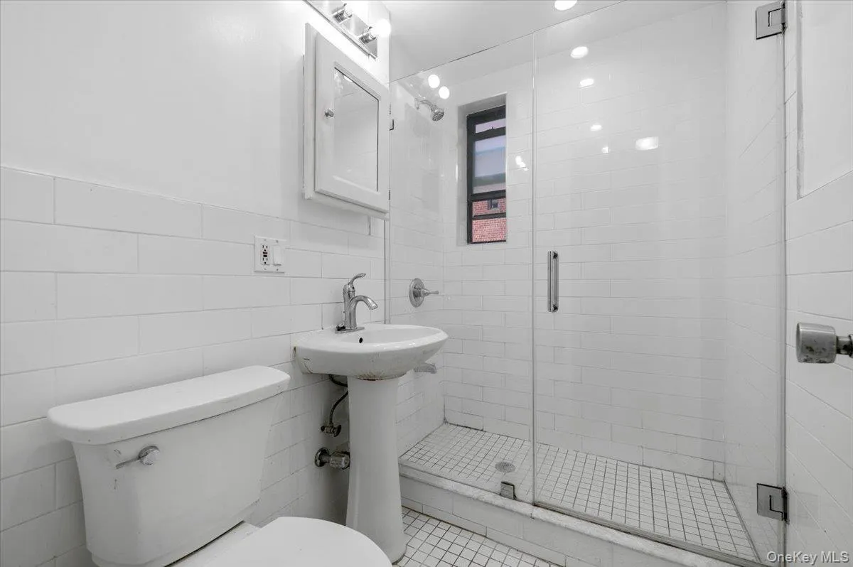 Full Bathroom Full Bathroom