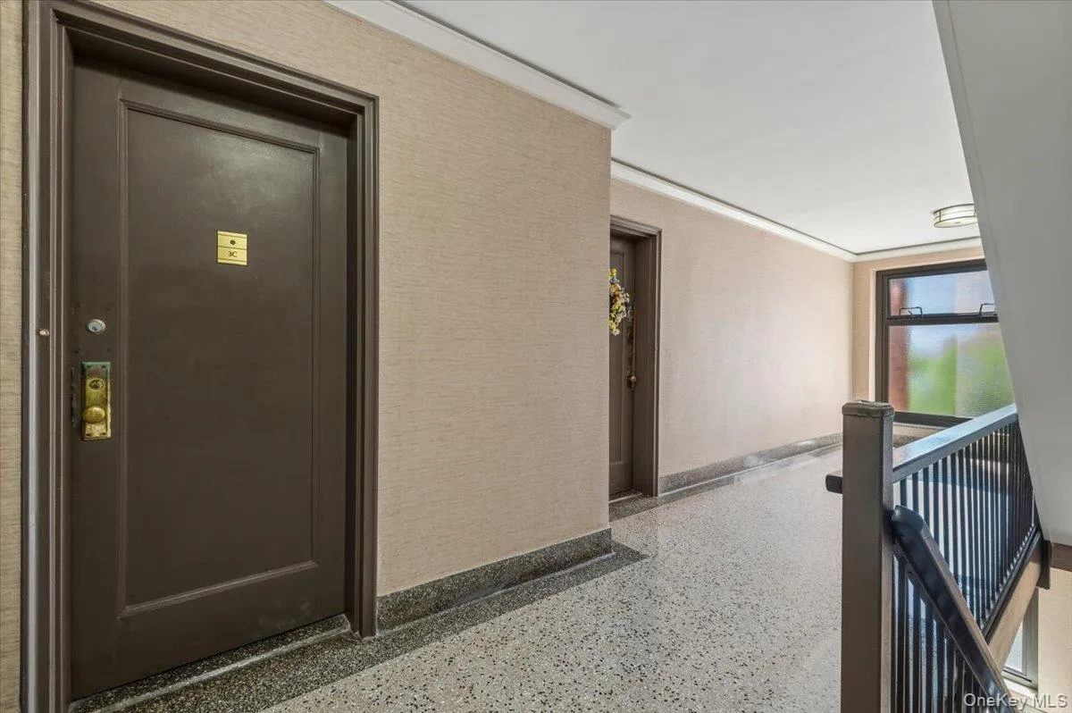 Front door and hallway of the apartment. Front door and hallway of the apartment.