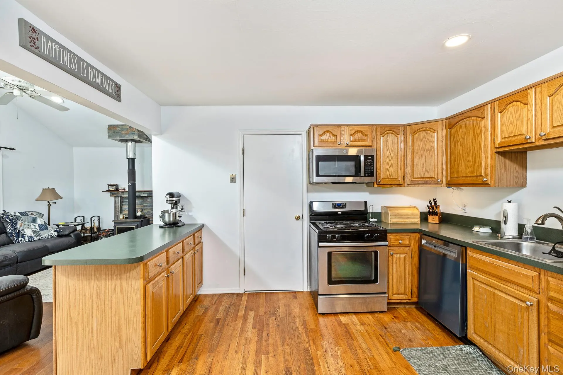 24 Evergreen Drive, Brookhaven, NY, 4 Bedrooms Bedrooms, 8 Rooms Rooms,3 BathroomsBathrooms,Residential,For Rent,Evergreen,0,1043961 24 Evergreen Drive, Brookhaven, NY, 4 Bedrooms Bedrooms, 8 Rooms Rooms,3 BathroomsBathrooms,Residential,For Rent,Evergreen,0,1043961