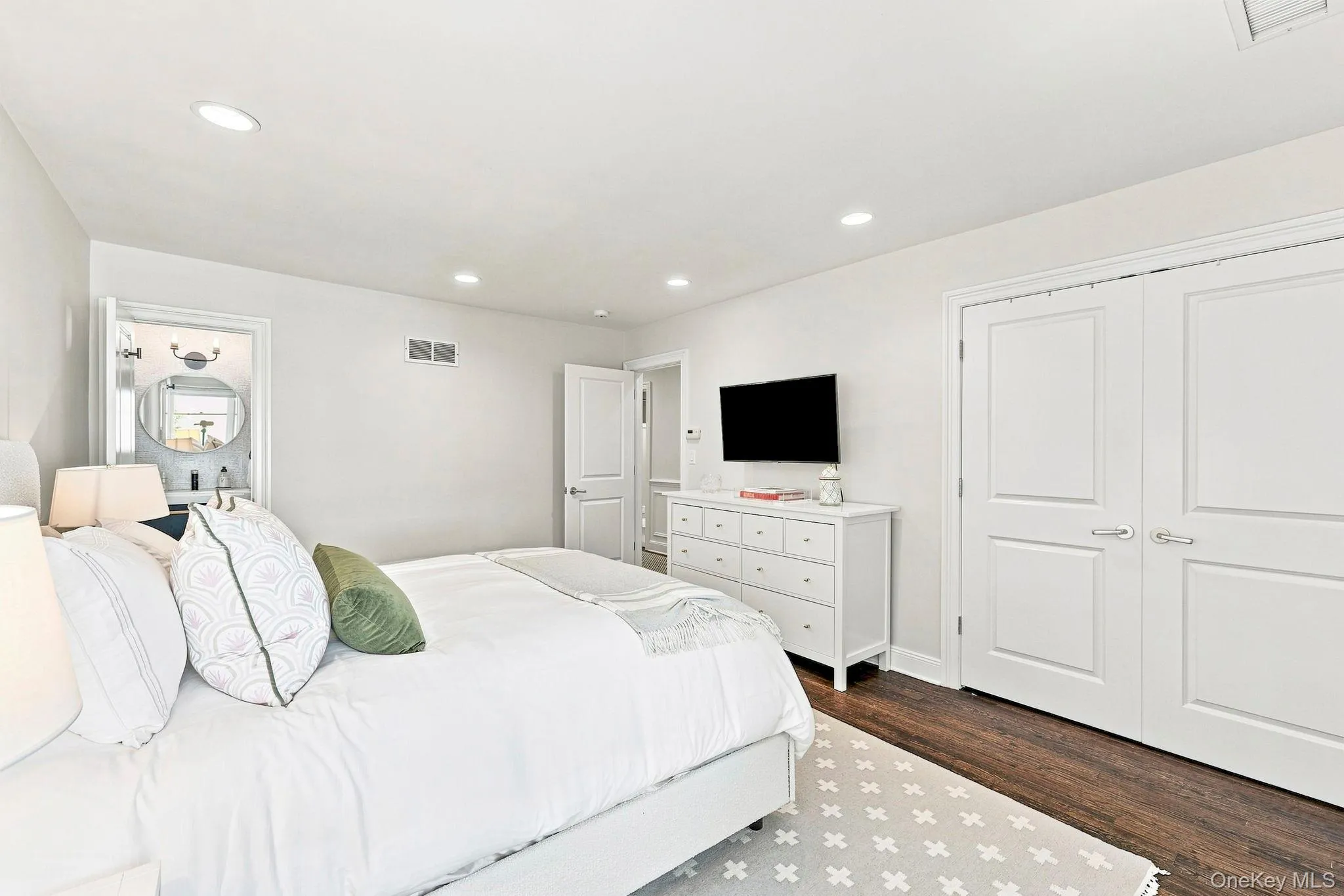 Bedroom with ensuite Bedroom with ensuite