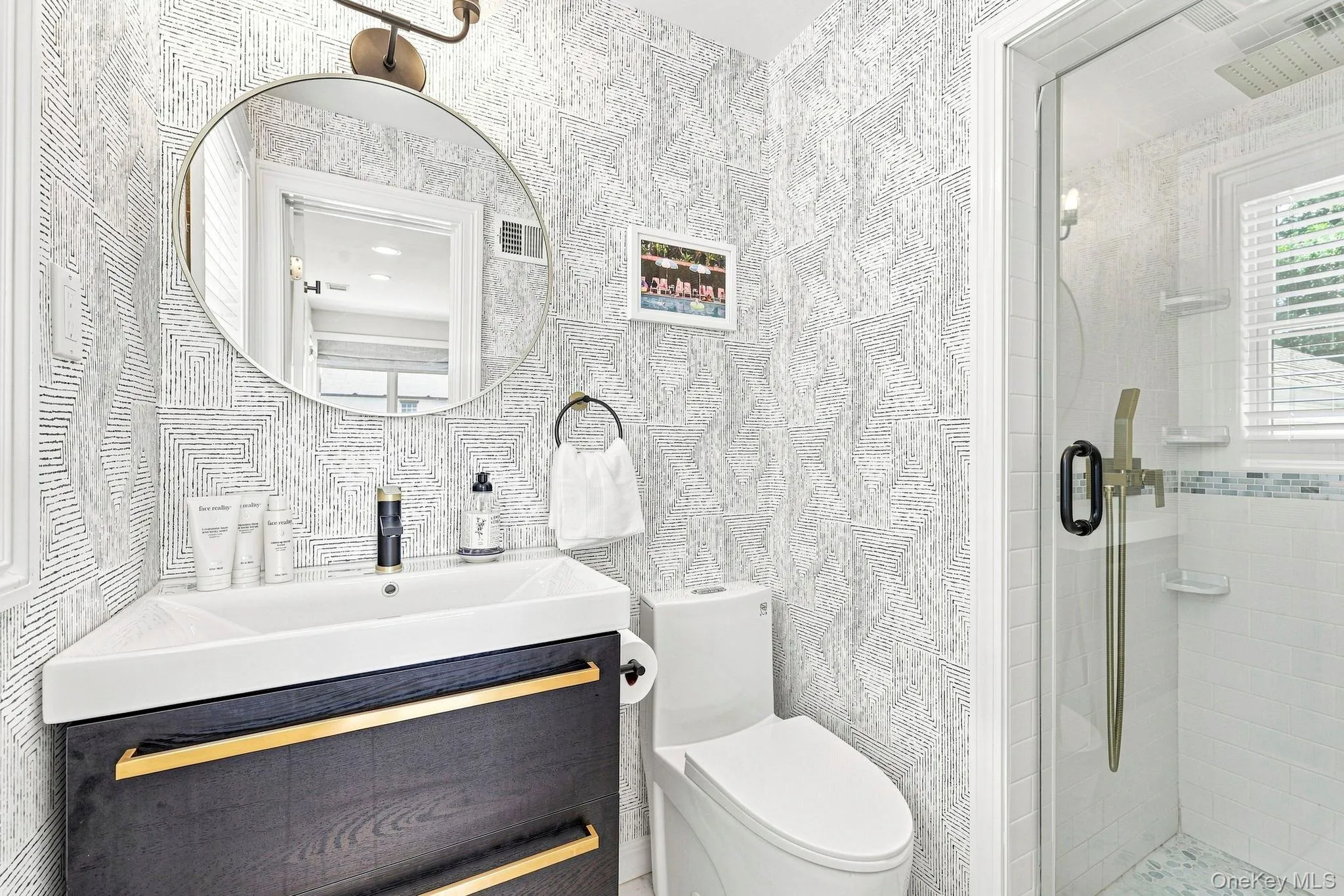 Ensuite Full Bath to bedroom Ensuite Full Bath to bedroom