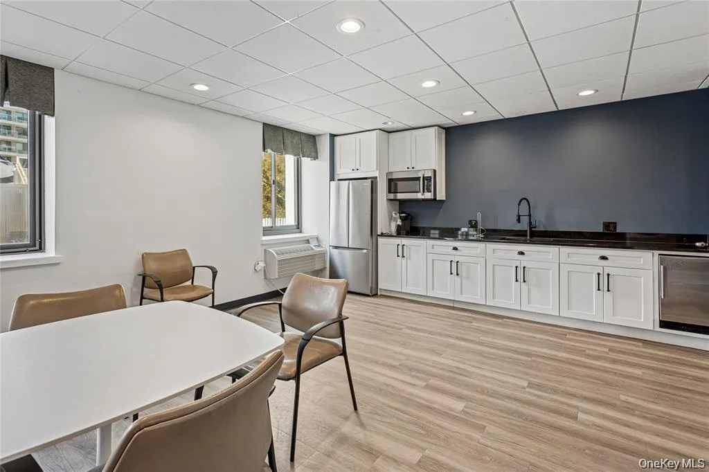 100 Broadway, Long Beach, NY, 1 Bedroom Bedrooms, 3 Rooms Rooms,1 BathroomBathrooms,Residential Lease,For Rent,Broadway,0,1043967 100 Broadway, Long Beach, NY, 1 Bedroom Bedrooms, 3 Rooms Rooms,1 BathroomBathrooms,Residential Lease,For Rent,Broadway,0,1043967