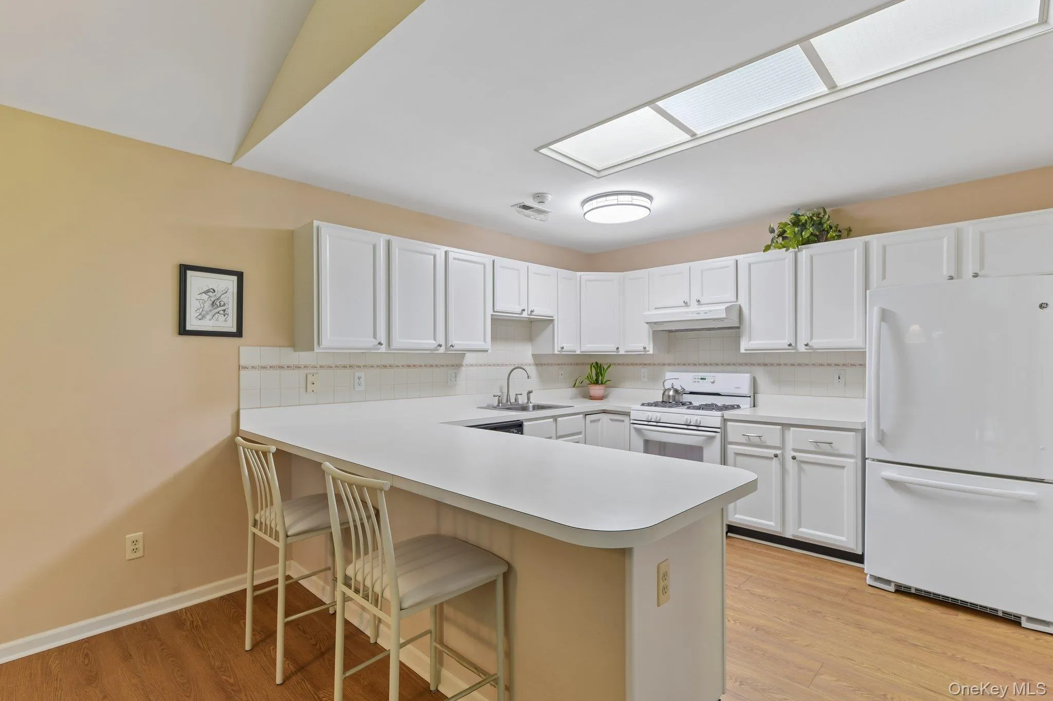 127 Farm House Court, Brookhaven, NY, 2 Bedrooms Bedrooms, 5 Rooms Rooms,2 BathroomsBathrooms,Residential,For Rent,Farm House,0,1043970 127 Farm House Court, Brookhaven, NY, 2 Bedrooms Bedrooms, 5 Rooms Rooms,2 BathroomsBathrooms,Residential,For Rent,Farm House,0,1043970