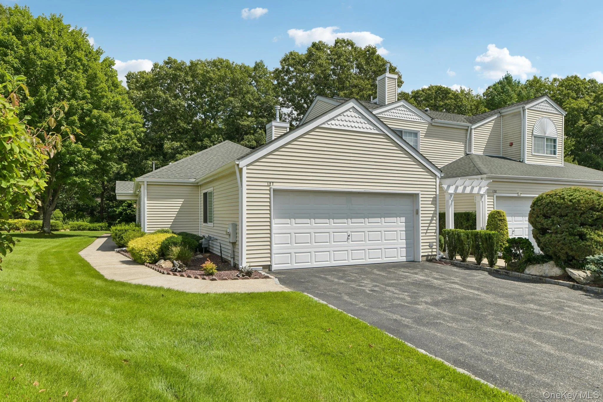127 Farm House Court, Brookhaven, NY, 2 Bedrooms Bedrooms, 5 Rooms Rooms,2 BathroomsBathrooms,Residential,For Rent,Farm House,0,1043970 127 Farm House Court, Brookhaven, NY, 2 Bedrooms Bedrooms, 5 Rooms Rooms,2 BathroomsBathrooms,Residential,For Rent,Farm House,0,1043970