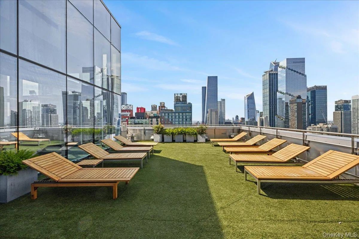 350 42nd Street, New York, NY, 2 Rooms Rooms,1 BathroomBathrooms,Residential,For Rent,42nd,0,1043971 350 42nd Street, New York, NY, 2 Rooms Rooms,1 BathroomBathrooms,Residential,For Rent,42nd,0,1043971