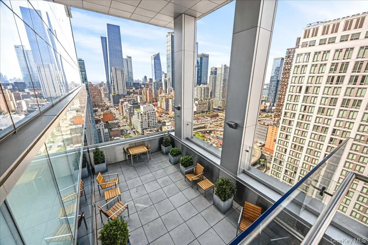 350 42nd Street, New York, NY, 2 Rooms Rooms,1 BathroomBathrooms,Residential,For Rent,42nd,0,1043971 350 42nd Street, New York, NY, 2 Rooms Rooms,1 BathroomBathrooms,Residential,For Rent,42nd,0,1043971