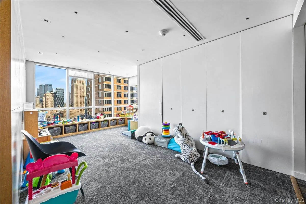 350 42nd Street, New York, NY, 2 Rooms Rooms,1 BathroomBathrooms,Residential,For Rent,42nd,0,1043971 350 42nd Street, New York, NY, 2 Rooms Rooms,1 BathroomBathrooms,Residential,For Rent,42nd,0,1043971
