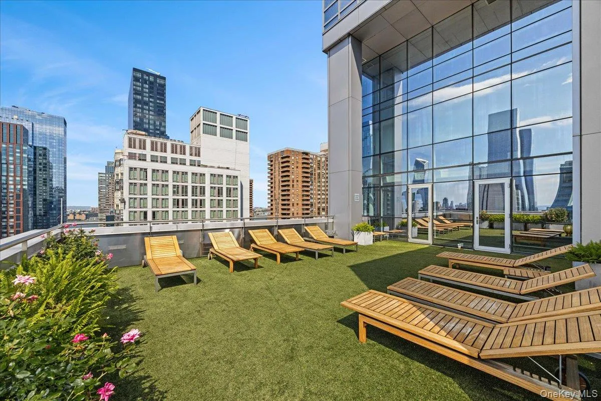 350 42nd Street, New York, NY, 2 Rooms Rooms,1 BathroomBathrooms,Residential,For Rent,42nd,0,1043971 350 42nd Street, New York, NY, 2 Rooms Rooms,1 BathroomBathrooms,Residential,For Rent,42nd,0,1043971