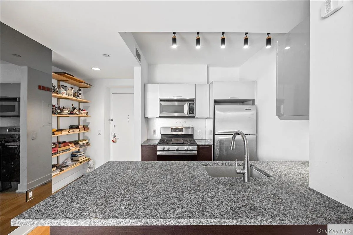 350 42nd Street, New York, NY, 2 Rooms Rooms,1 BathroomBathrooms,Residential,For Rent,42nd,0,1043971 350 42nd Street, New York, NY, 2 Rooms Rooms,1 BathroomBathrooms,Residential,For Rent,42nd,0,1043971