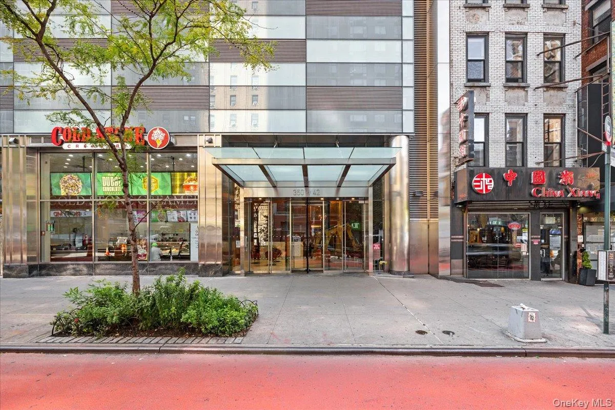350 42nd Street, New York, NY, 2 Rooms Rooms,1 BathroomBathrooms,Residential,For Rent,42nd,0,1043971 350 42nd Street, New York, NY, 2 Rooms Rooms,1 BathroomBathrooms,Residential,For Rent,42nd,0,1043971