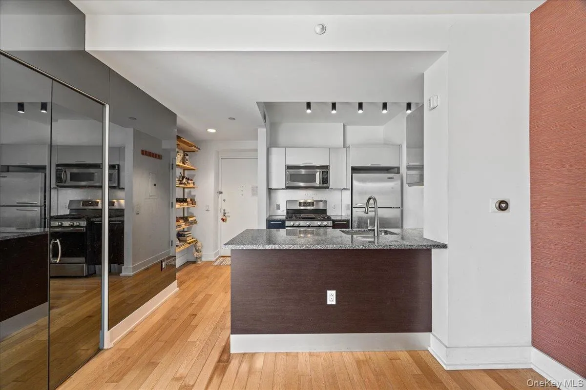 350 42nd Street, New York, NY, 2 Rooms Rooms,1 BathroomBathrooms,Residential,For Rent,42nd,0,1043971 350 42nd Street, New York, NY, 2 Rooms Rooms,1 BathroomBathrooms,Residential,For Rent,42nd,0,1043971