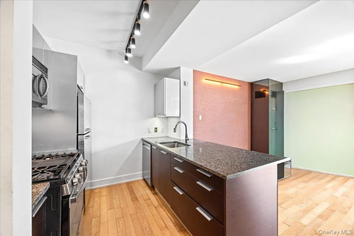 350 42nd Street, New York, NY, 2 Rooms Rooms,1 BathroomBathrooms,Residential,For Rent,42nd,0,1043971 350 42nd Street, New York, NY, 2 Rooms Rooms,1 BathroomBathrooms,Residential,For Rent,42nd,0,1043971