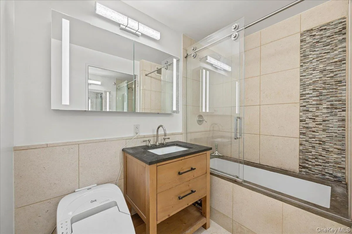 350 42nd Street, New York, NY, 2 Rooms Rooms,1 BathroomBathrooms,Residential,For Rent,42nd,0,1043971 350 42nd Street, New York, NY, 2 Rooms Rooms,1 BathroomBathrooms,Residential,For Rent,42nd,0,1043971