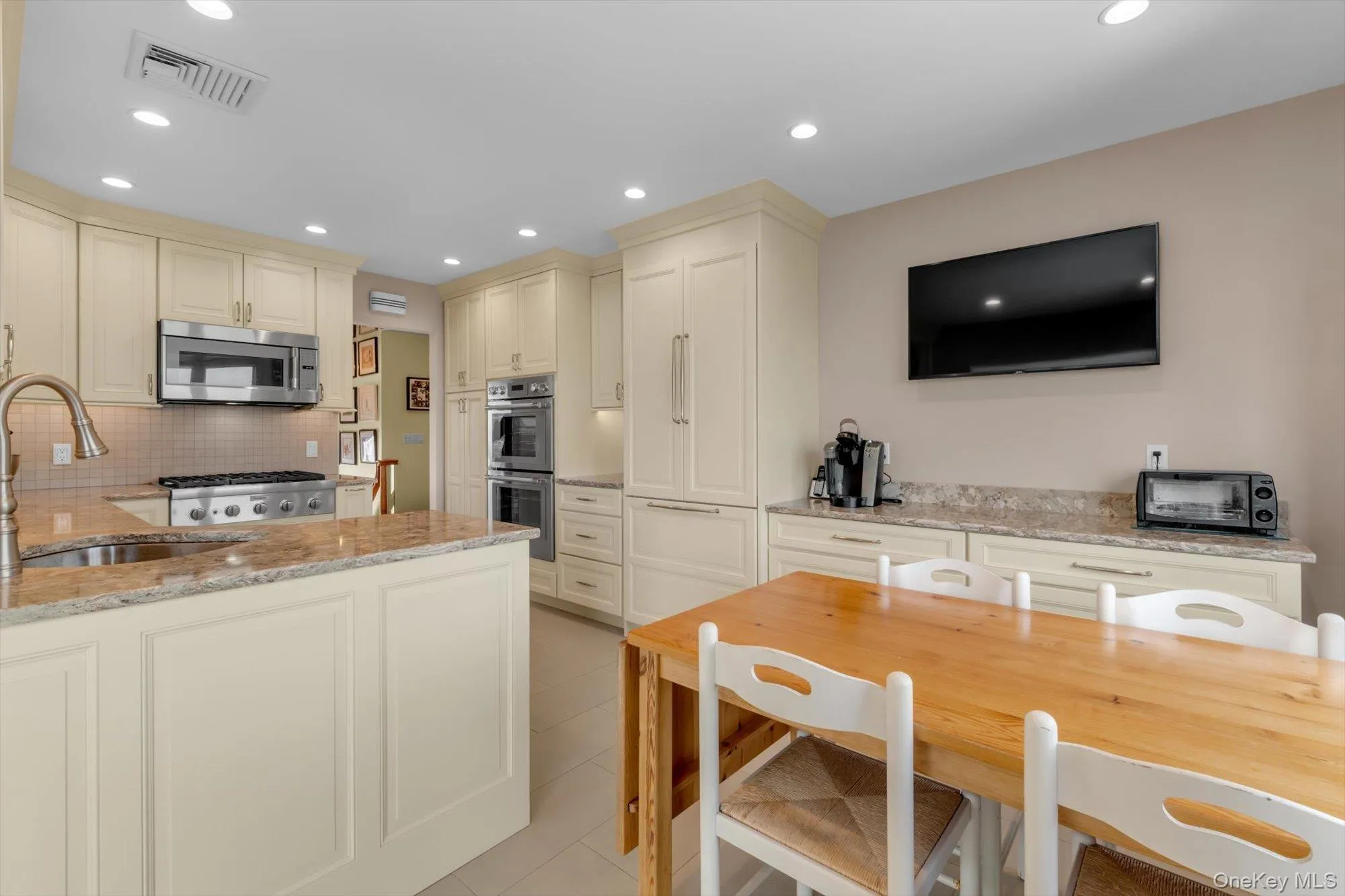 24 Donna Lane, Hempstead, NY, 4 Bedrooms Bedrooms, 6 Rooms Rooms,3 BathroomsBathrooms,Residential,For Rent,Donna,0,1043985 24 Donna Lane, Hempstead, NY, 4 Bedrooms Bedrooms, 6 Rooms Rooms,3 BathroomsBathrooms,Residential,For Rent,Donna,0,1043985
