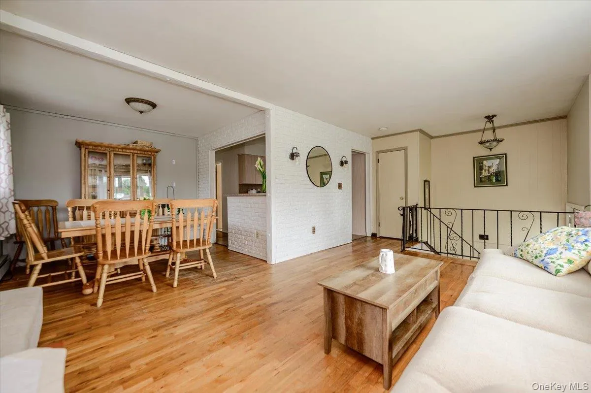 73 Cherokee Avenue, Islip, NY, 4 Bedrooms Bedrooms, 8 Rooms Rooms,2 BathroomsBathrooms,Residential,For Rent,Cherokee,0,1043994 73 Cherokee Avenue, Islip, NY, 4 Bedrooms Bedrooms, 8 Rooms Rooms,2 BathroomsBathrooms,Residential,For Rent,Cherokee,0,1043994