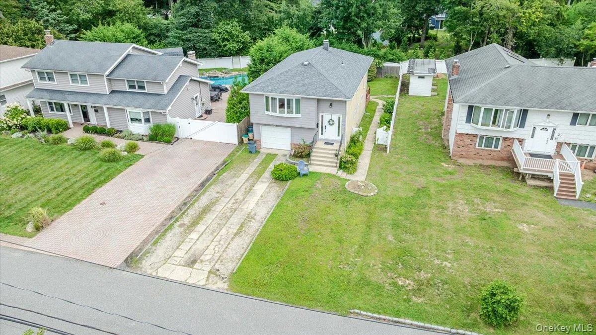 73 Cherokee Avenue, Islip, NY, 4 Bedrooms Bedrooms, 8 Rooms Rooms,2 BathroomsBathrooms,Residential,For Rent,Cherokee,0,1043994 73 Cherokee Avenue, Islip, NY, 4 Bedrooms Bedrooms, 8 Rooms Rooms,2 BathroomsBathrooms,Residential,For Rent,Cherokee,0,1043994