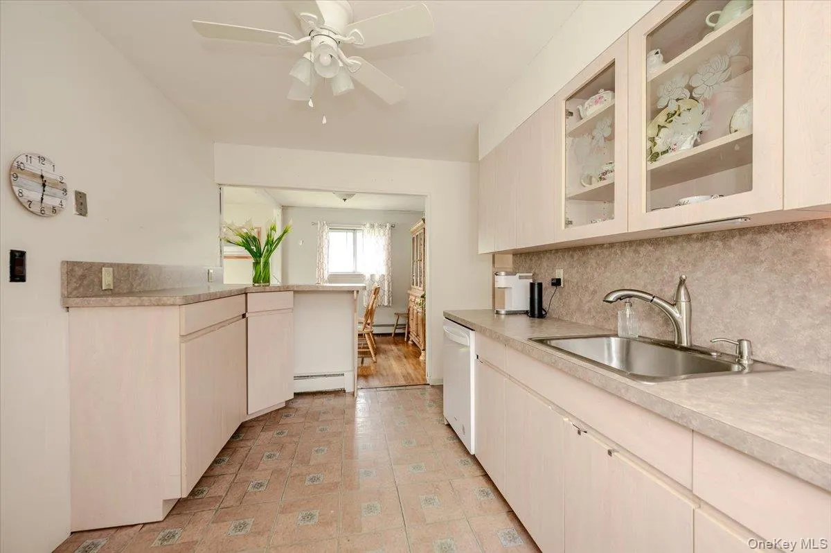 73 Cherokee Avenue, Islip, NY, 4 Bedrooms Bedrooms, 8 Rooms Rooms,2 BathroomsBathrooms,Residential,For Rent,Cherokee,0,1043994 73 Cherokee Avenue, Islip, NY, 4 Bedrooms Bedrooms, 8 Rooms Rooms,2 BathroomsBathrooms,Residential,For Rent,Cherokee,0,1043994