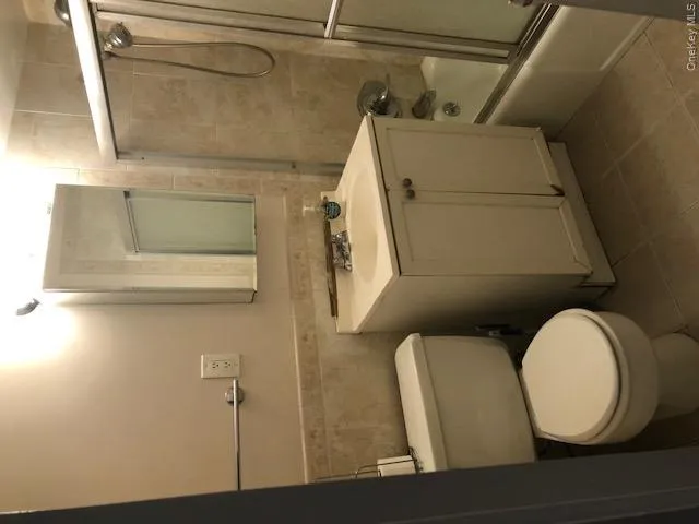 BATHROOM BATHROOM