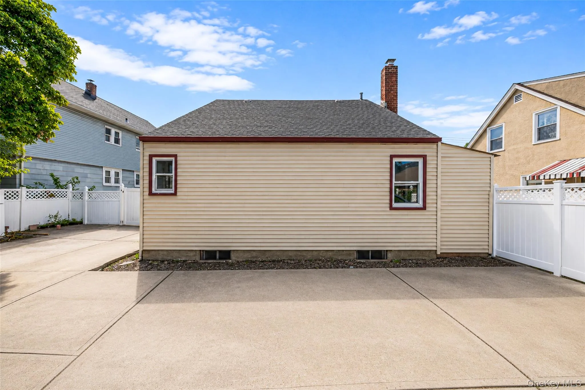 231 Cedar Street, Hempstead, NY, 4 Bedrooms Bedrooms, 7 Rooms Rooms,3 BathroomsBathrooms,Residential,For Rent,Cedar,0,1044017 231 Cedar Street, Hempstead, NY, 4 Bedrooms Bedrooms, 7 Rooms Rooms,3 BathroomsBathrooms,Residential,For Rent,Cedar,0,1044017