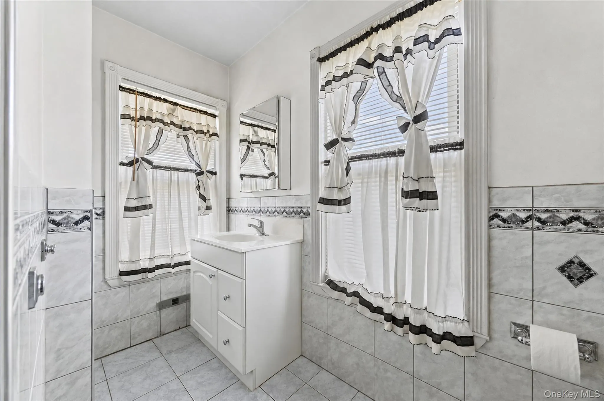 871 Rockaway Avenue, Hempstead, NY, 5 Bedrooms Bedrooms, 10 Rooms Rooms,2 BathroomsBathrooms,Residential,For Rent,Rockaway,0,1044019 871 Rockaway Avenue, Hempstead, NY, 5 Bedrooms Bedrooms, 10 Rooms Rooms,2 BathroomsBathrooms,Residential,For Rent,Rockaway,0,1044019