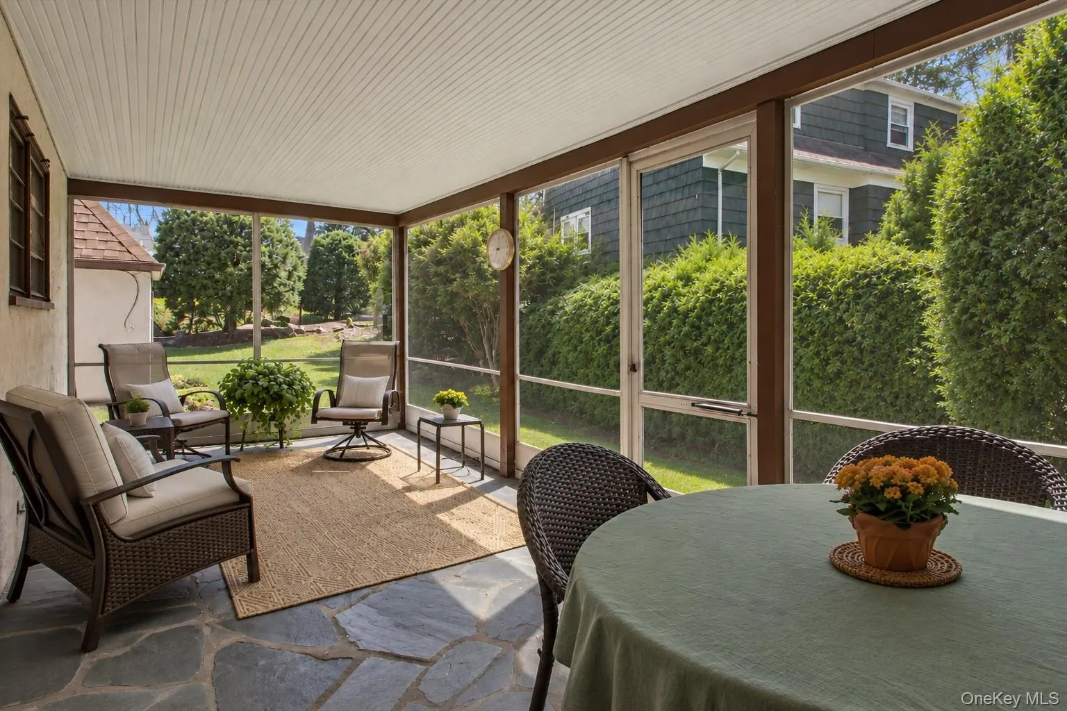 Gorgeous sun filled screened in porch, perfect for dinners al fresco! Gorgeous sun filled screened in porch, perfect for dinners al fresco!
