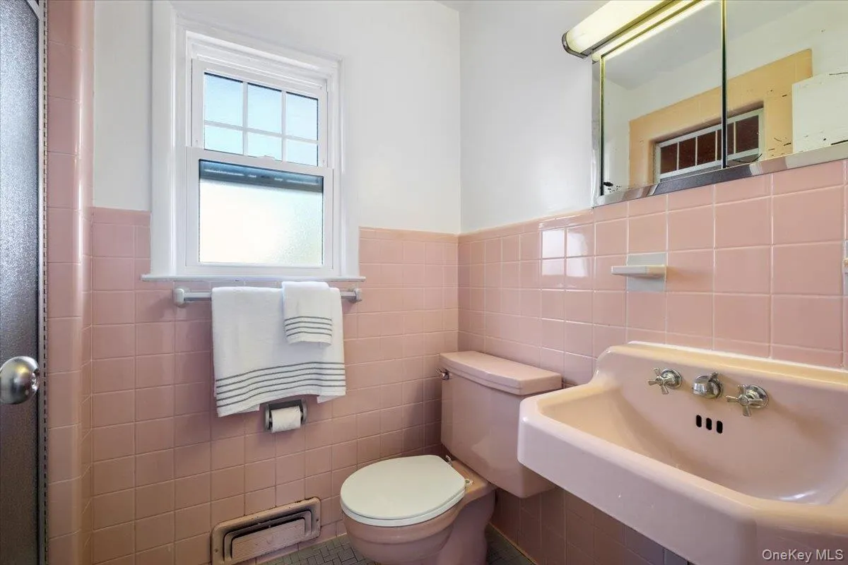 19 Dartmouth Terrace, Greenburgh, NY, 3 Bedrooms Bedrooms, 7 Rooms Rooms,2 BathroomsBathrooms,Residential,For Rent,Dartmouth,0,1044042 19 Dartmouth Terrace, Greenburgh, NY, 3 Bedrooms Bedrooms, 7 Rooms Rooms,2 BathroomsBathrooms,Residential,For Rent,Dartmouth,0,1044042