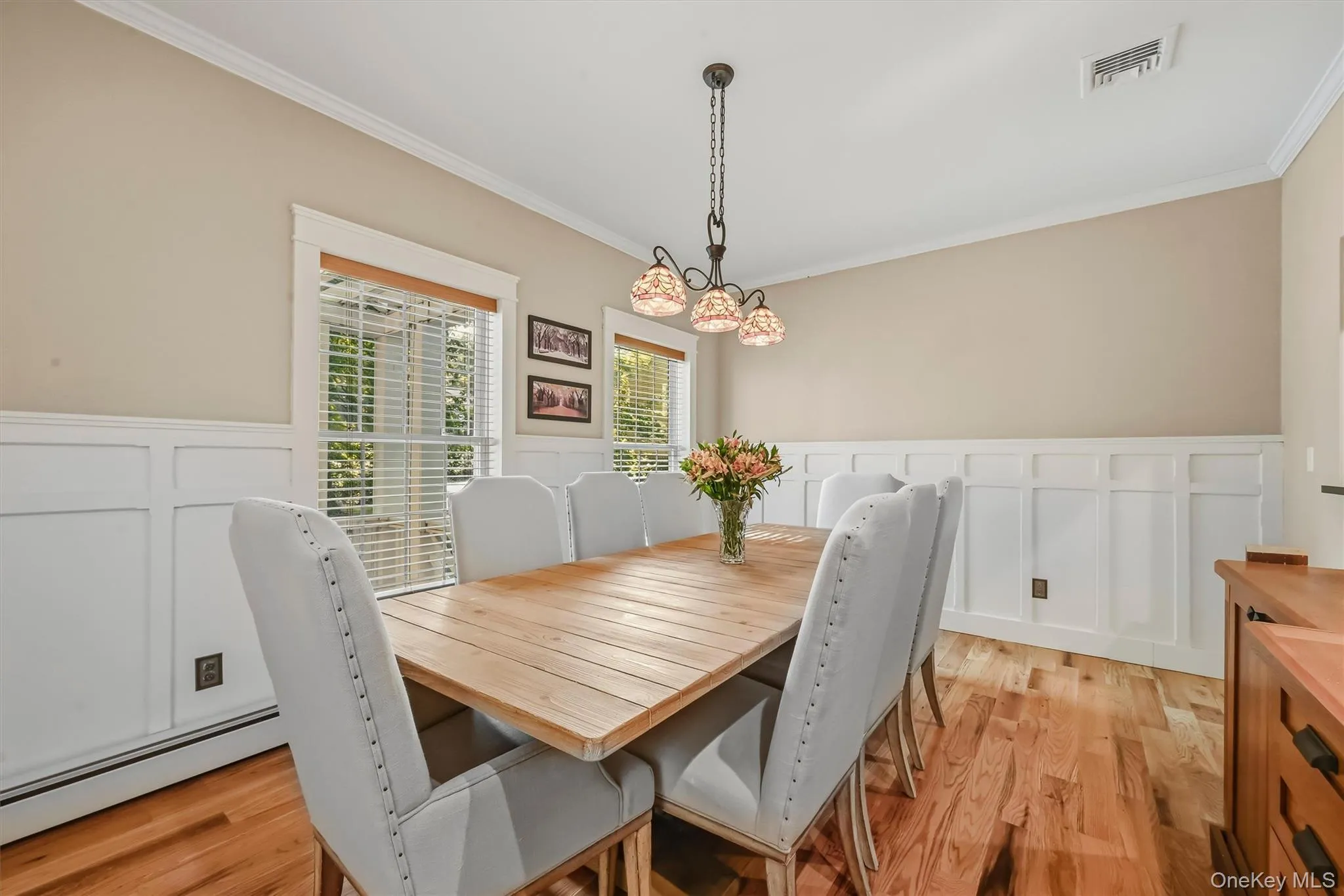 The elegant gathering space provides generous serving space. The elegant gathering space provides generous serving space.