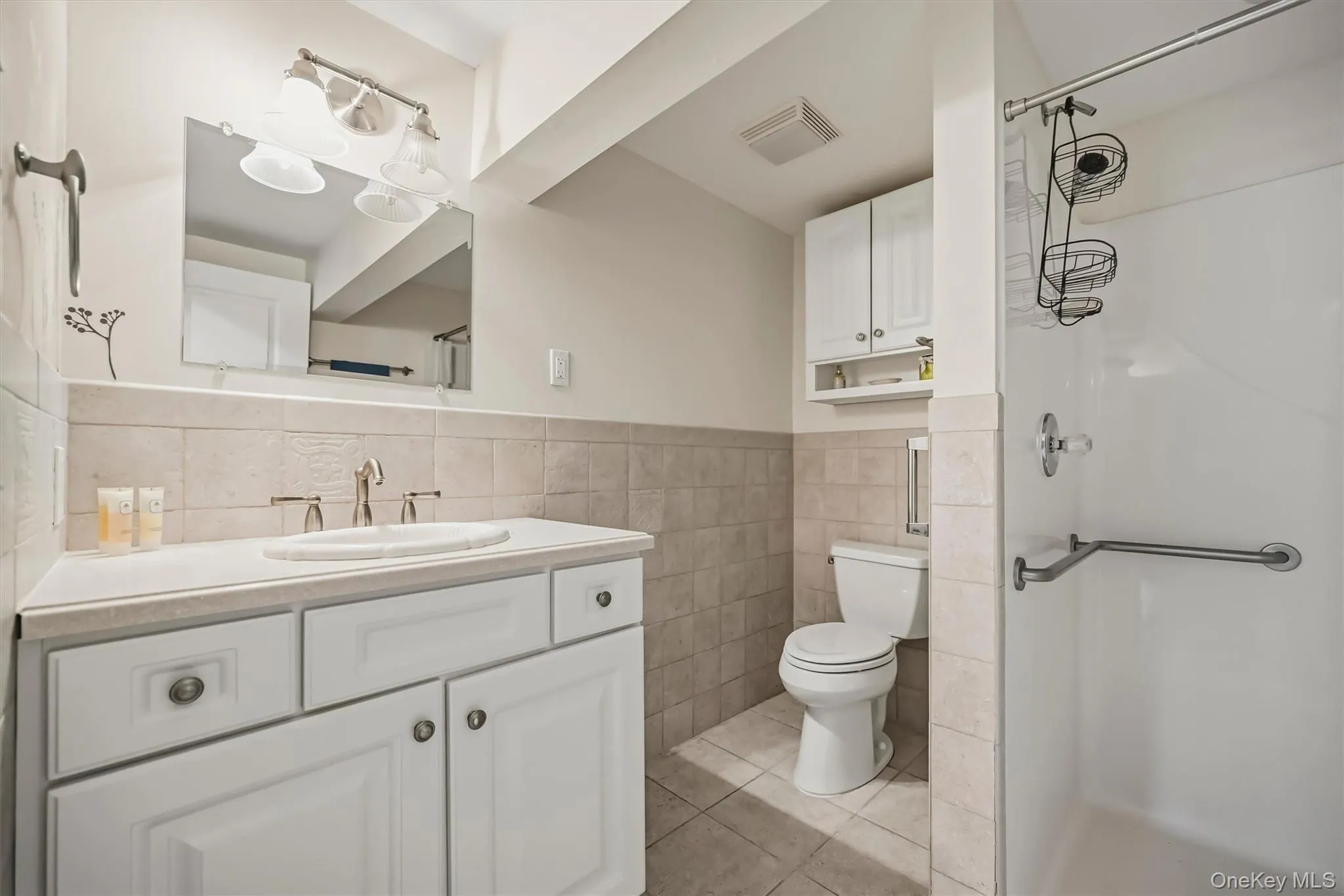 Thoughtfully located full bath on lower level provides comfort and convenience for guests. Thoughtfully located full bath on lower level provides comfort and convenience for guests.