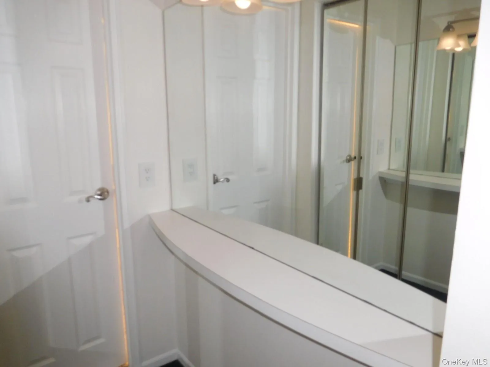 Dressing Area leads to separate door to Bathroom Dressing Area leads to separate door to Bathroom