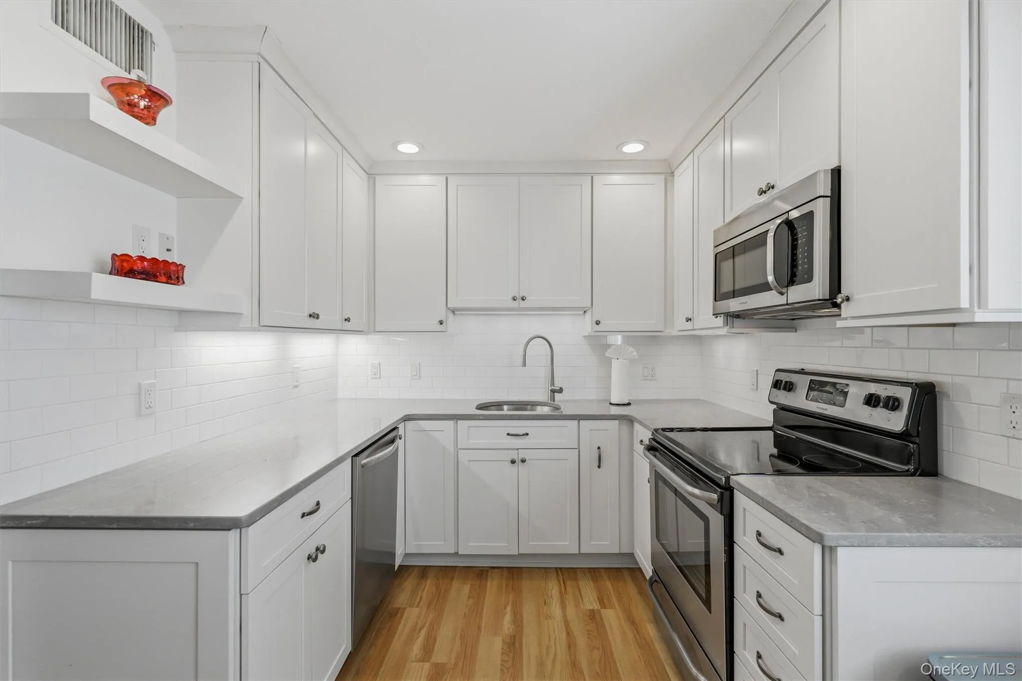 Quartz counters and streamlined cabinetry deliver effortless sophistication Quartz counters and streamlined cabinetry deliver effortless sophistication