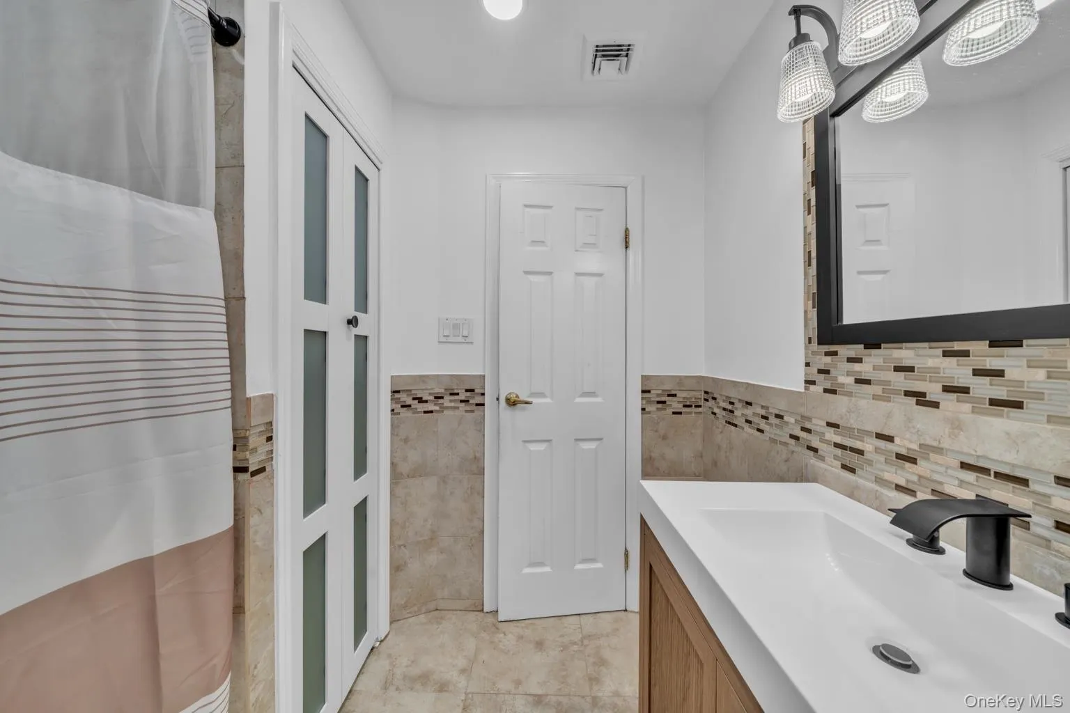91 Haynes Avenue, Islip, NY, 3 Bedrooms Bedrooms, 7 Rooms Rooms,1 BathroomBathrooms,Residential,For Rent,Haynes,0,1044056 91 Haynes Avenue, Islip, NY, 3 Bedrooms Bedrooms, 7 Rooms Rooms,1 BathroomBathrooms,Residential,For Rent,Haynes,0,1044056