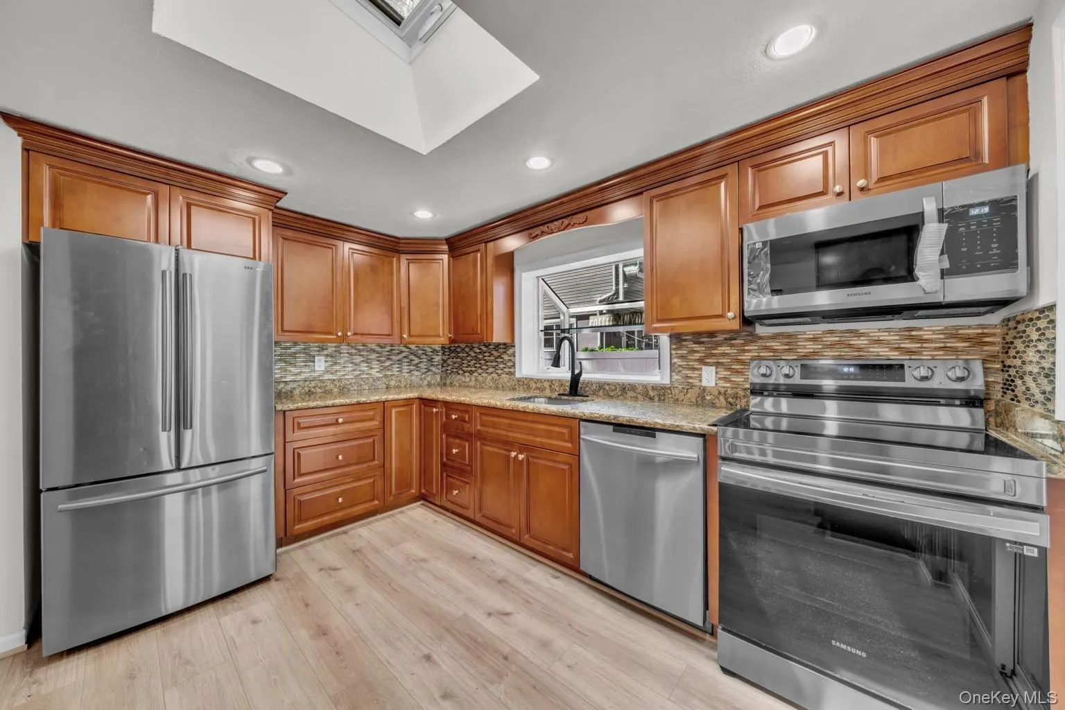 91 Haynes Avenue, Islip, NY, 3 Bedrooms Bedrooms, 7 Rooms Rooms,1 BathroomBathrooms,Residential,For Rent,Haynes,0,1044056 91 Haynes Avenue, Islip, NY, 3 Bedrooms Bedrooms, 7 Rooms Rooms,1 BathroomBathrooms,Residential,For Rent,Haynes,0,1044056