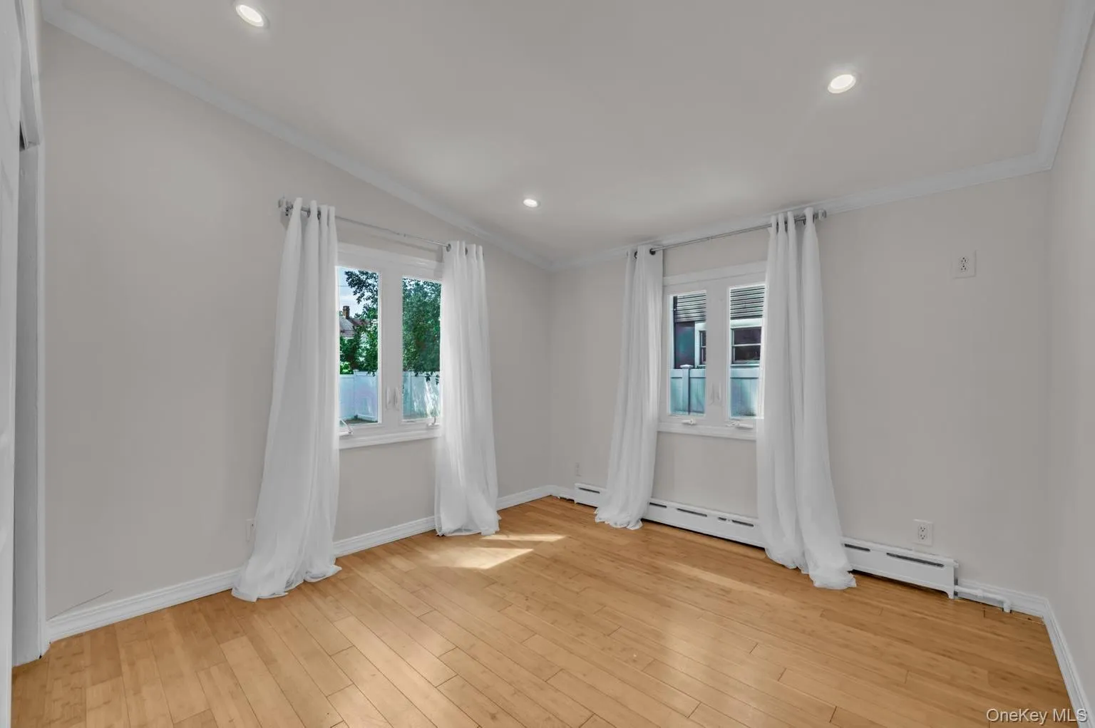 91 Haynes Avenue, Islip, NY, 3 Bedrooms Bedrooms, 7 Rooms Rooms,1 BathroomBathrooms,Residential,For Rent,Haynes,0,1044056 91 Haynes Avenue, Islip, NY, 3 Bedrooms Bedrooms, 7 Rooms Rooms,1 BathroomBathrooms,Residential,For Rent,Haynes,0,1044056