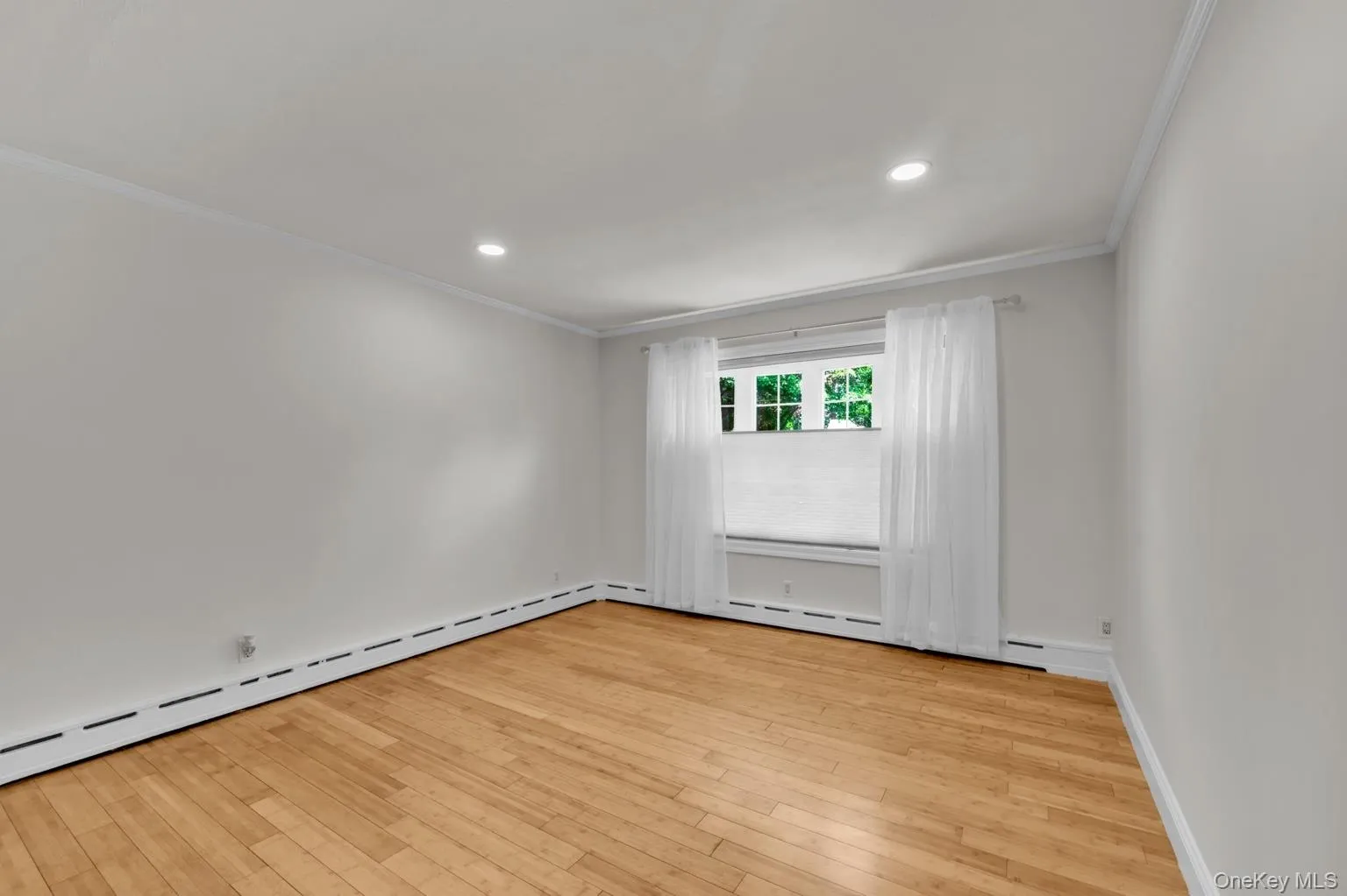 91 Haynes Avenue, Islip, NY, 3 Bedrooms Bedrooms, 7 Rooms Rooms,1 BathroomBathrooms,Residential,For Rent,Haynes,0,1044056 91 Haynes Avenue, Islip, NY, 3 Bedrooms Bedrooms, 7 Rooms Rooms,1 BathroomBathrooms,Residential,For Rent,Haynes,0,1044056