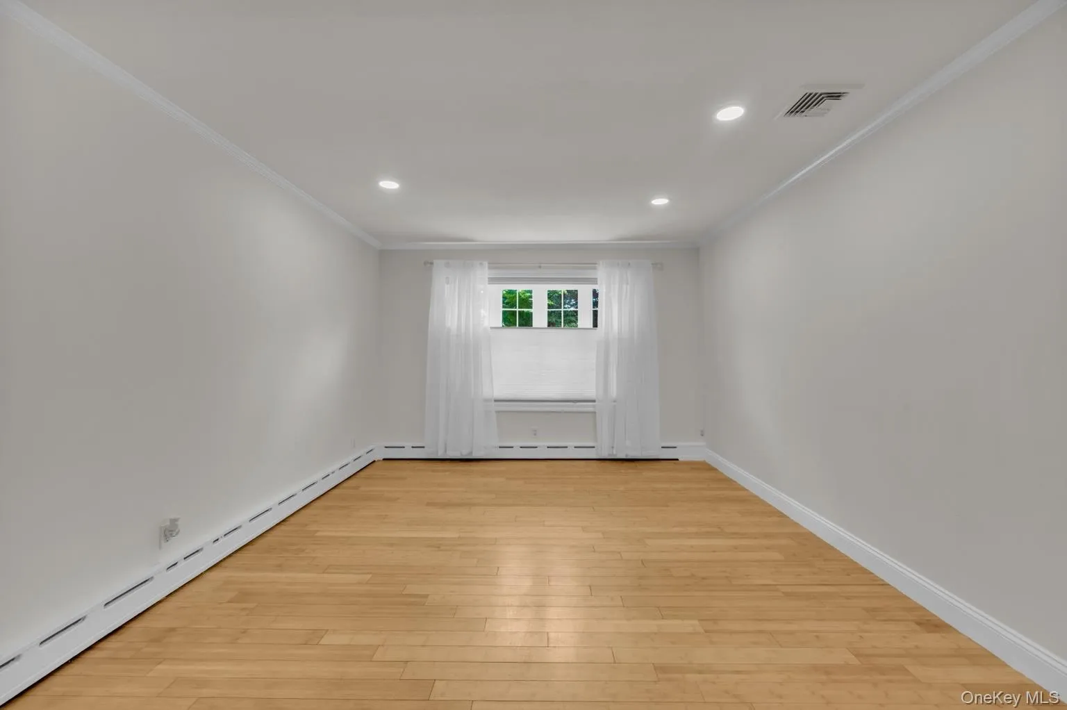 91 Haynes Avenue, Islip, NY, 3 Bedrooms Bedrooms, 7 Rooms Rooms,1 BathroomBathrooms,Residential,For Rent,Haynes,0,1044056 91 Haynes Avenue, Islip, NY, 3 Bedrooms Bedrooms, 7 Rooms Rooms,1 BathroomBathrooms,Residential,For Rent,Haynes,0,1044056