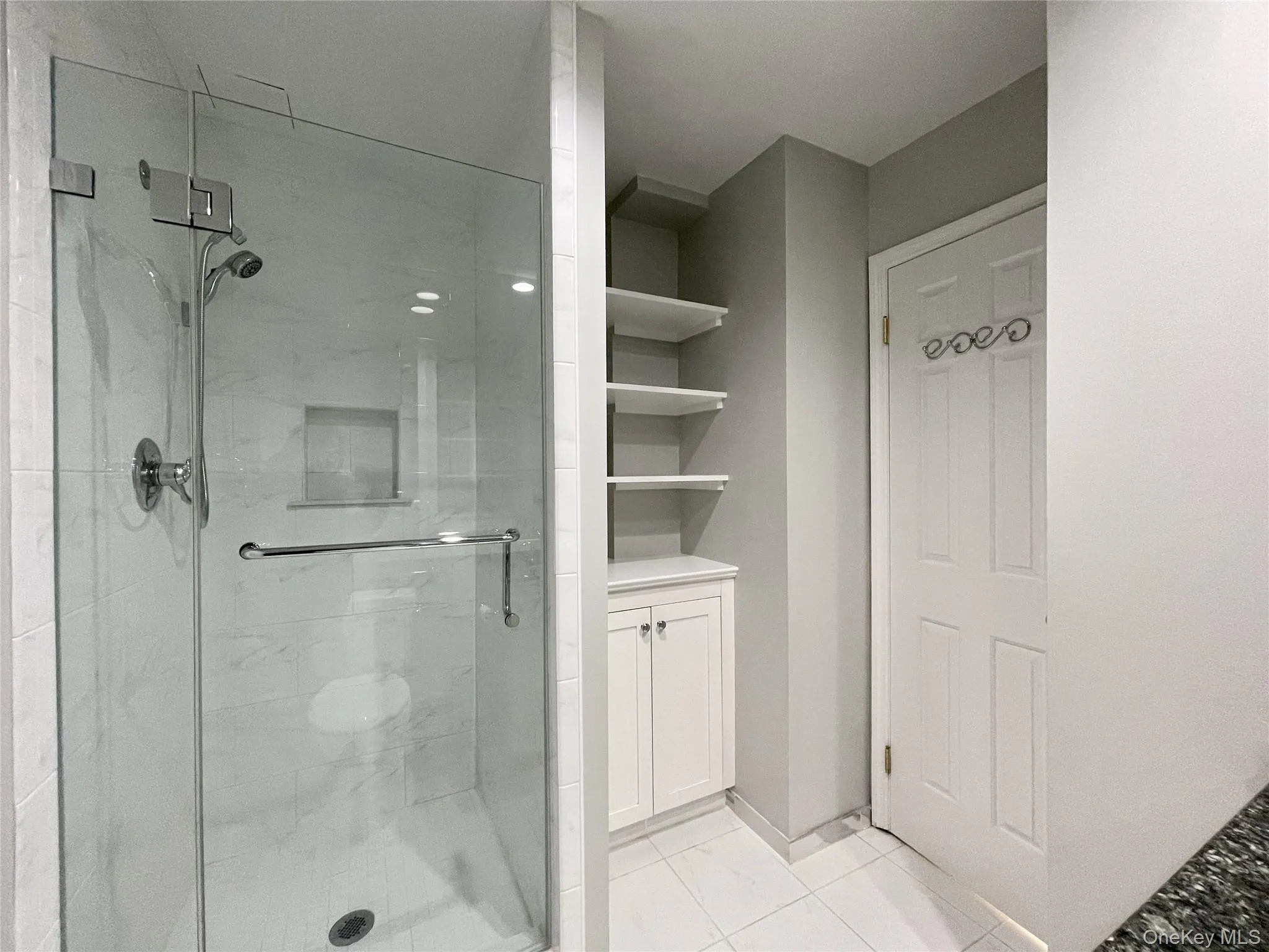 Large Ensuite Bathroom with double sink, soaking tub and separate shower. Large Ensuite Bathroom with double sink, soaking tub and separate shower.