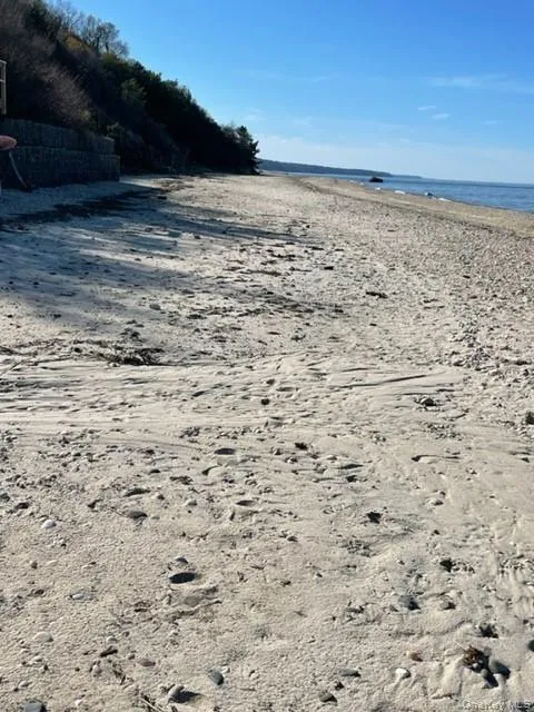 176 Side Road, Riverhead, NY, 3 Bedrooms Bedrooms, 7 Rooms Rooms,2 BathroomsBathrooms,Residential,For Rent,Side,0,1044062 176 Side Road, Riverhead, NY, 3 Bedrooms Bedrooms, 7 Rooms Rooms,2 BathroomsBathrooms,Residential,For Rent,Side,0,1044062