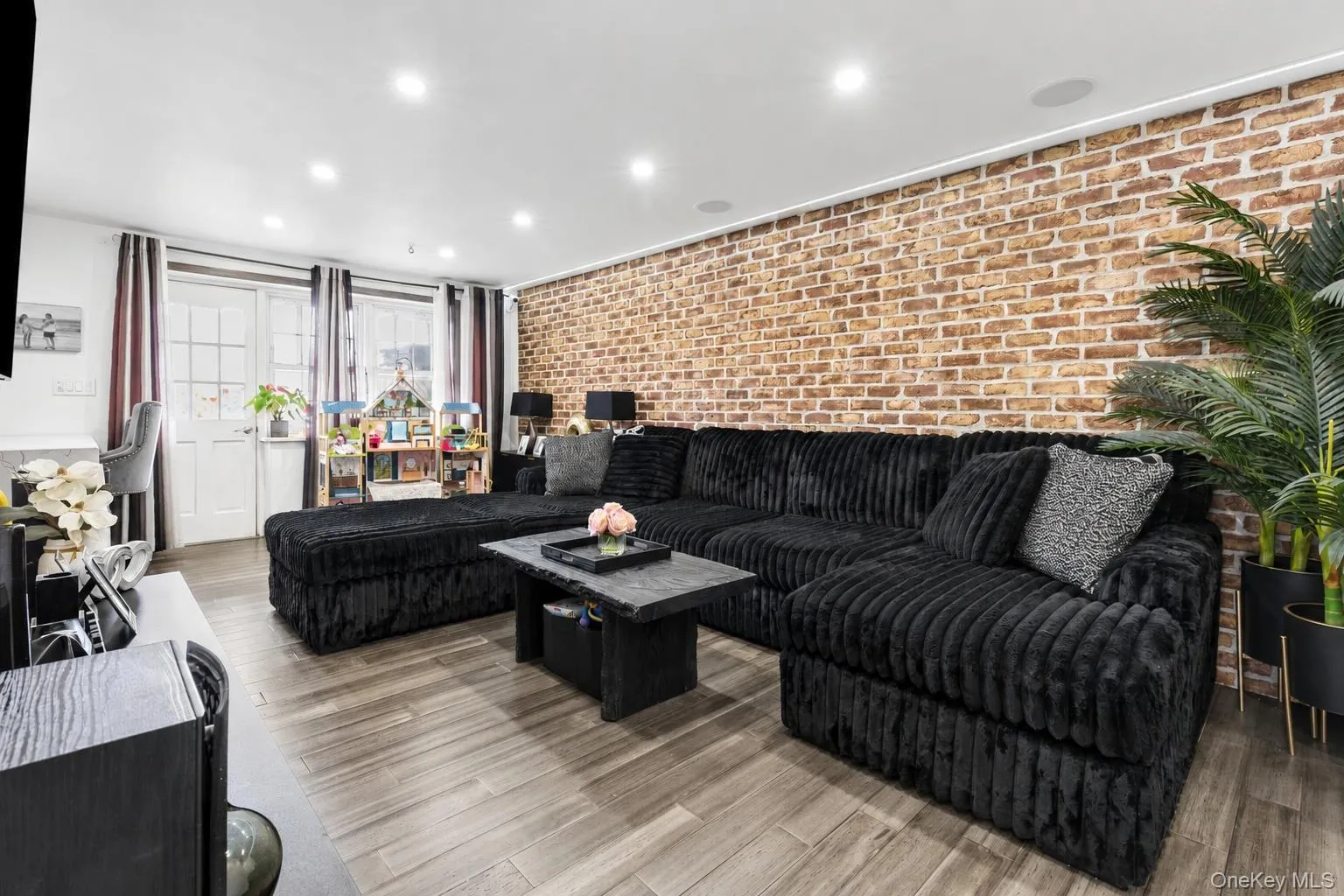 8611 151st Avenue, New York, NY, 2 Bedrooms Bedrooms, 4 Rooms Rooms,2 BathroomsBathrooms,Residential,For Rent,151st,0,1044073 8611 151st Avenue, New York, NY, 2 Bedrooms Bedrooms, 4 Rooms Rooms,2 BathroomsBathrooms,Residential,For Rent,151st,0,1044073