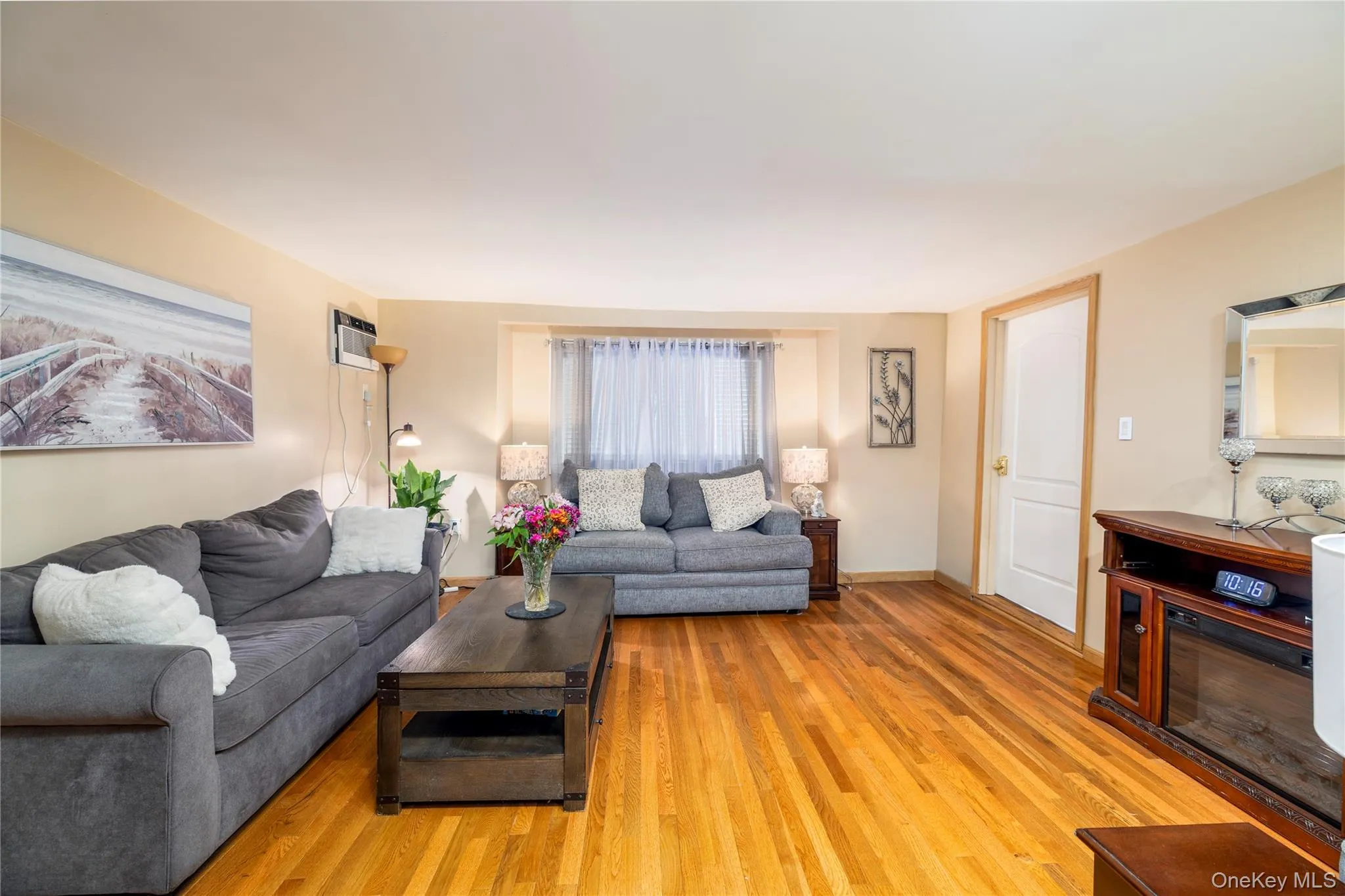 105 Wicks Lane, Hempstead, NY, 4 Bedrooms Bedrooms, 7 Rooms Rooms,3 BathroomsBathrooms,Residential,For Rent,Wicks,0,1044076 105 Wicks Lane, Hempstead, NY, 4 Bedrooms Bedrooms, 7 Rooms Rooms,3 BathroomsBathrooms,Residential,For Rent,Wicks,0,1044076