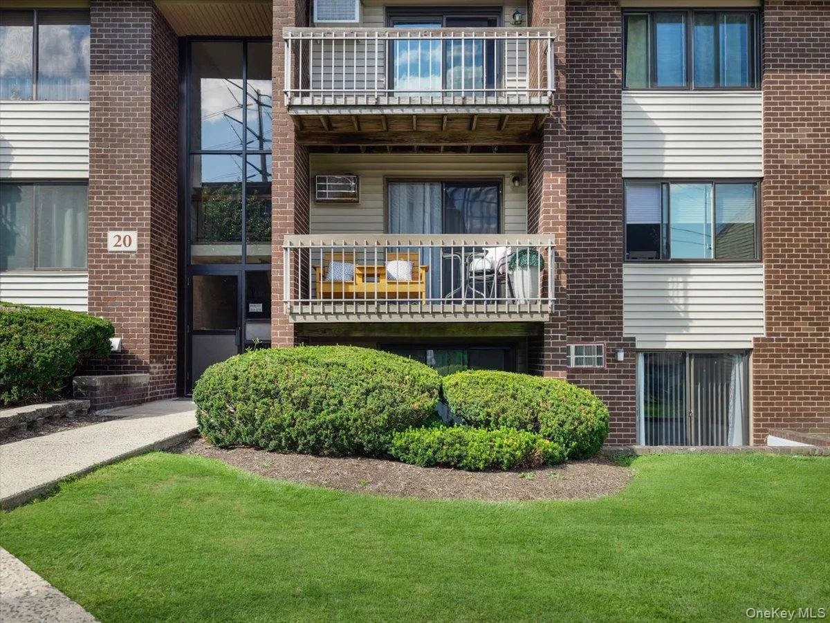 202 Country Club Lane, Haverstraw, NY, 2 Bedrooms Bedrooms, 5 Rooms Rooms,2 BathroomsBathrooms,Residential,For Rent,Country Club,0,1044077 202 Country Club Lane, Haverstraw, NY, 2 Bedrooms Bedrooms, 5 Rooms Rooms,2 BathroomsBathrooms,Residential,For Rent,Country Club,0,1044077
